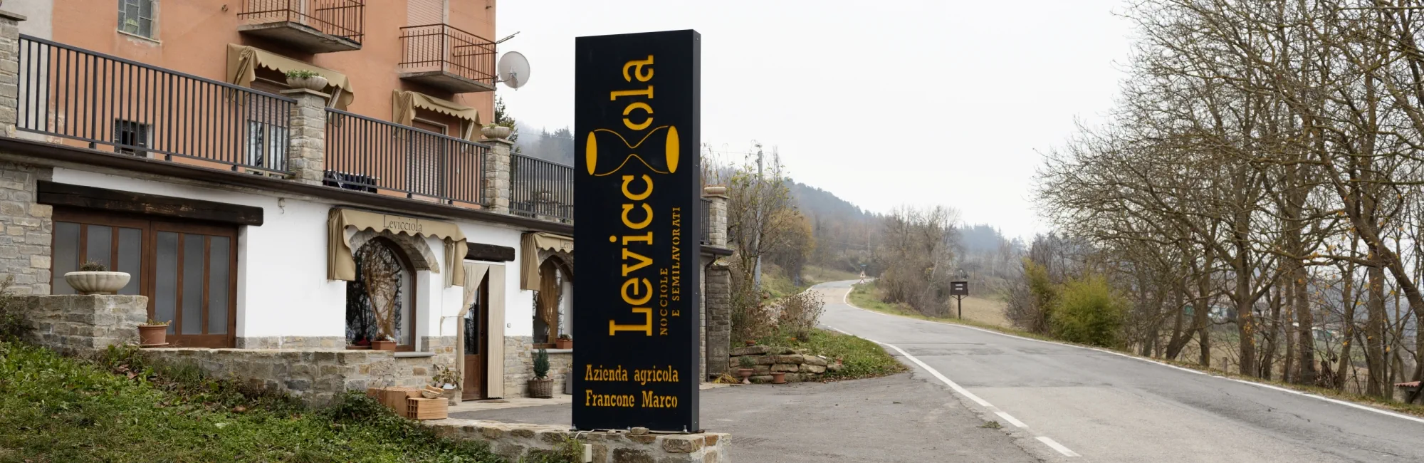 Levicciola Home Slider chi siamo e contatti